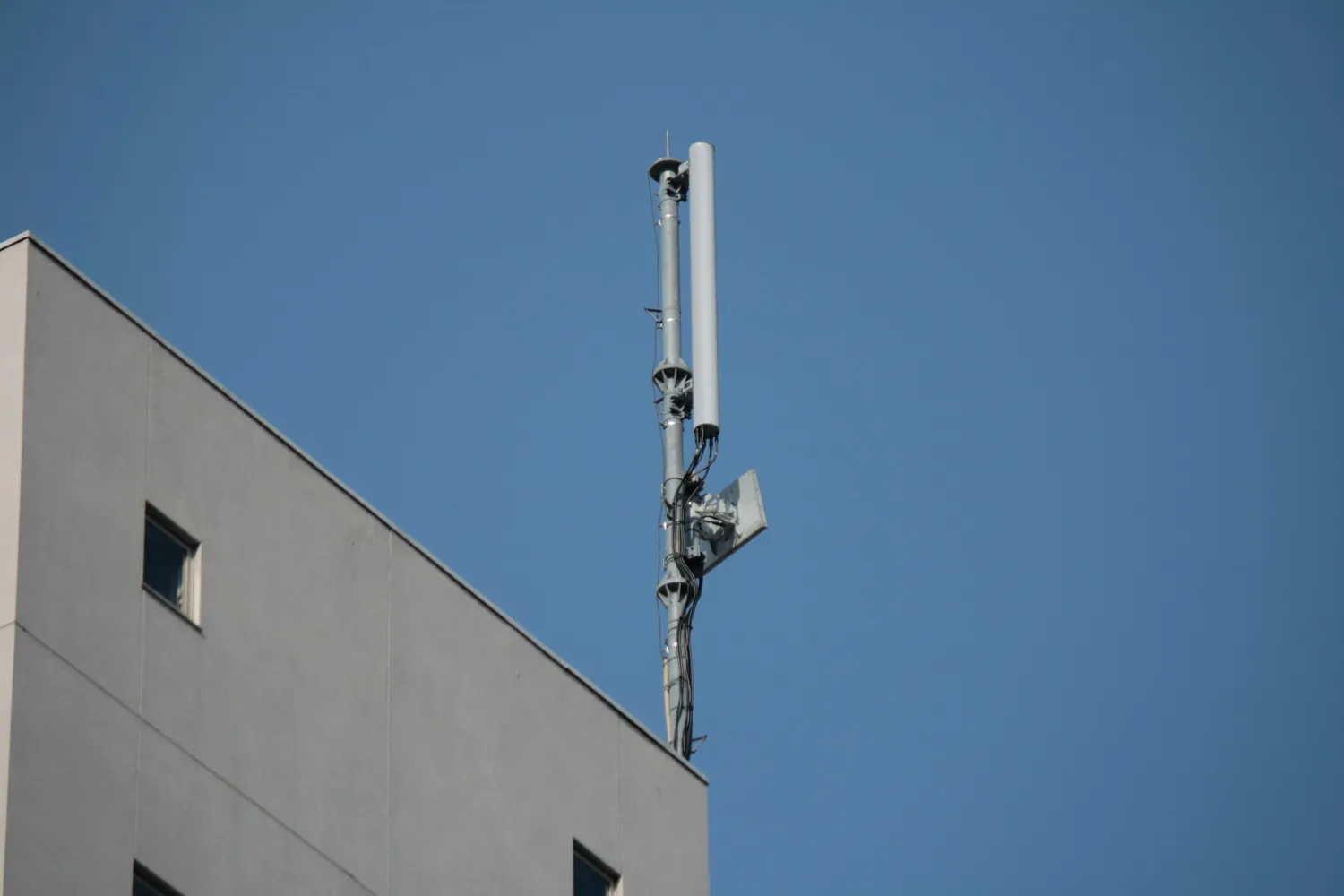 Navigating the Risks Associated with Urban Open Wireless Networks