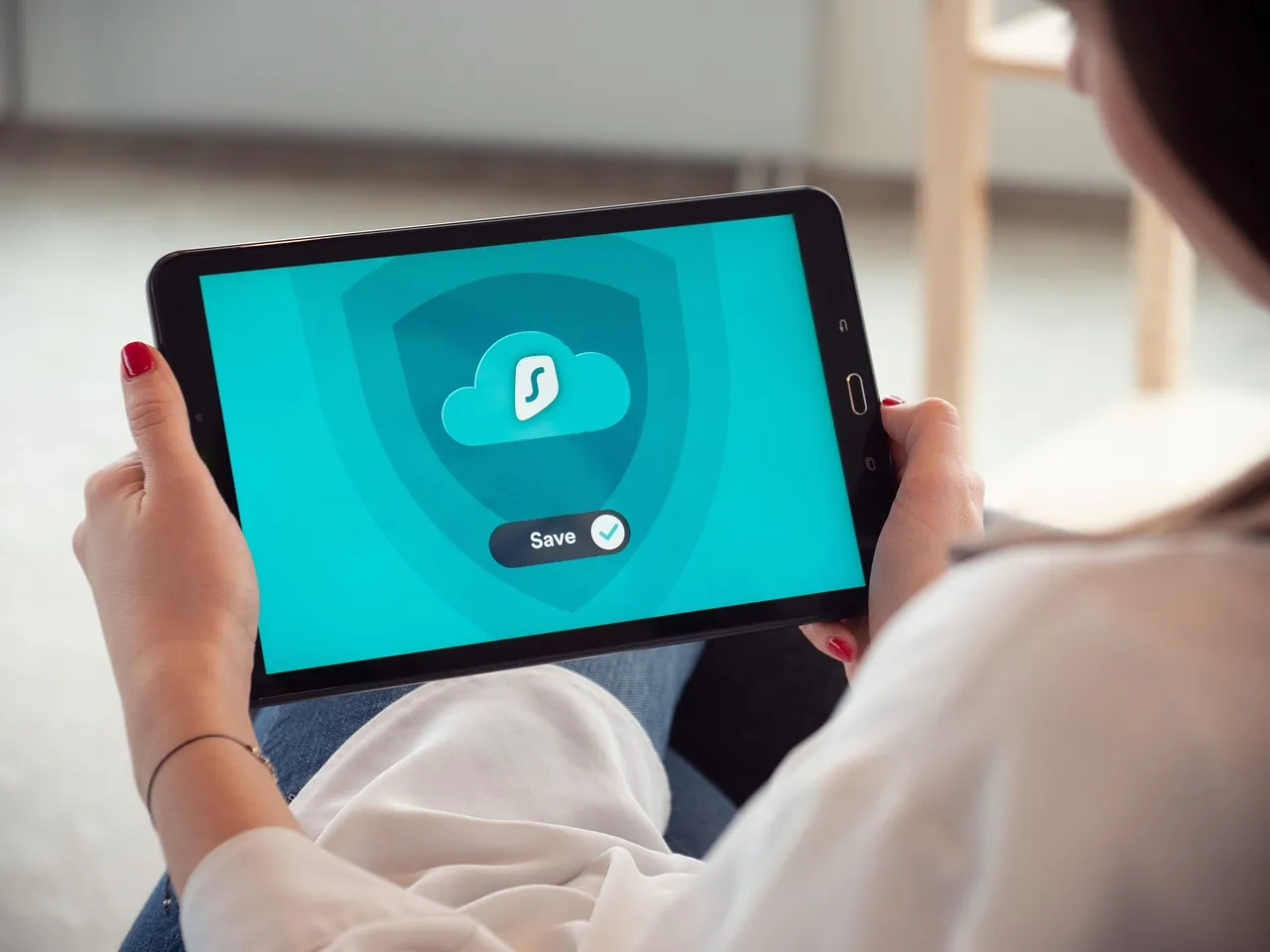 Comparative Analysis of VPNs Versus Tor in Internet Anonymity Scenarios