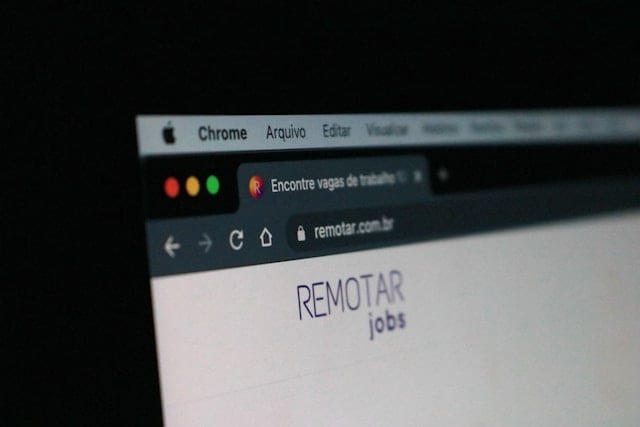 identifying secure browsing indicators to protect sensitive work data