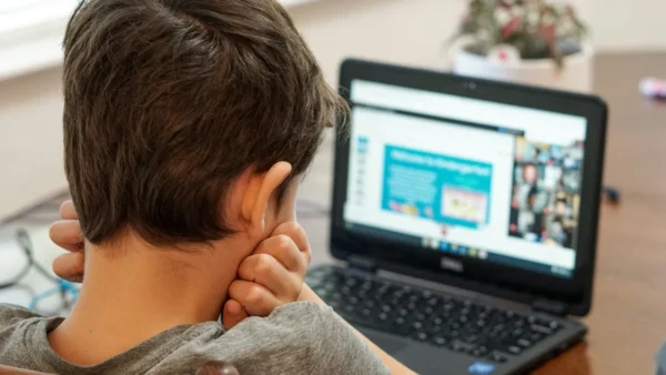 Strategies for Parents to Safeguard Children’s Online Presence