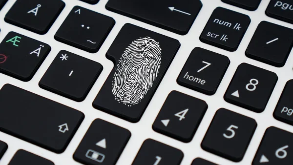 User Experiences: Comparing the Security of Password Managers and Old-Fashioned Storage